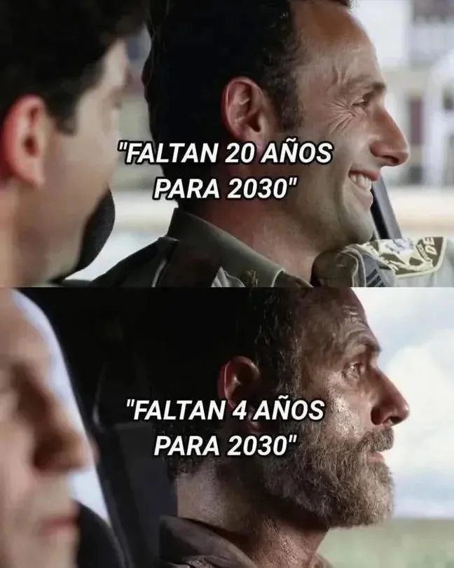 Meme de Rick Grimes de The Walking Dead con dos paneles, mostrando su reacción de felicidad al escuchar "Faltan 20 años para 2030" y luego s