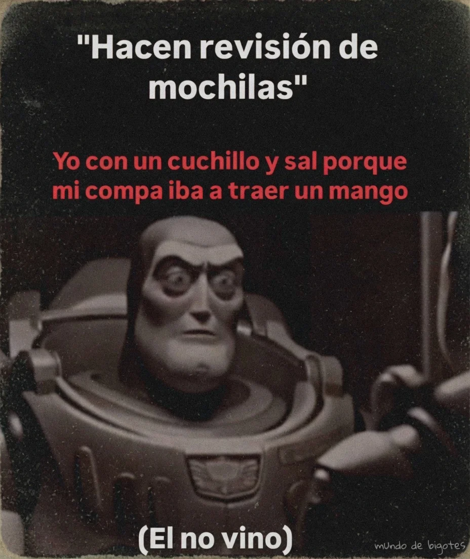Meme de Buzz Lightyear con expresión de pánico y decepción, con texto sobre la revisión de mochilas y la ausencia de un amigo con un mango.