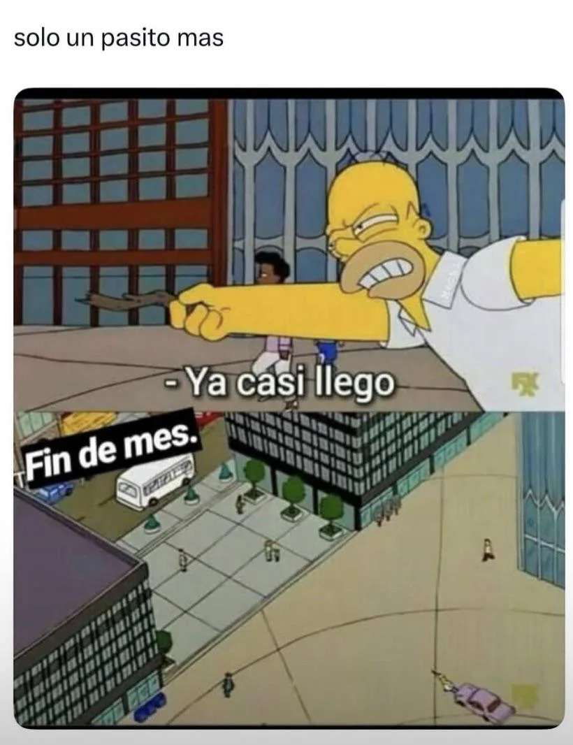 Homero Simpson arrastrándose por el suelo con un palo, con la frase 'Ya casi llego' y la etiqueta 'Fin de mes' sobre un autobús.