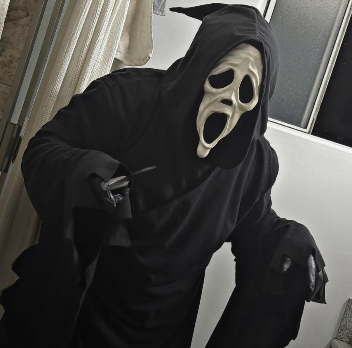 scary movie now..